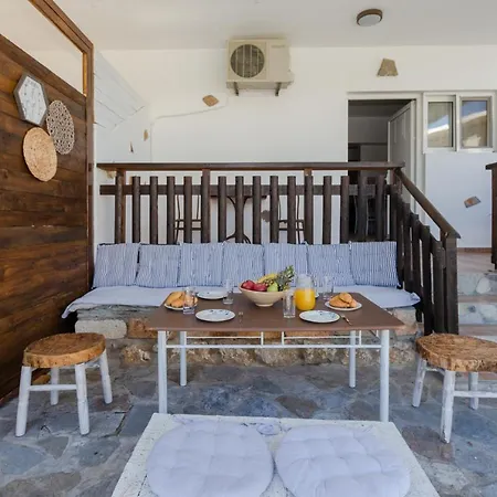 Christos And Family בית הארחה 3*