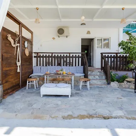 Christos And Family בית הארחה Stegna