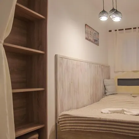 בית הארחה Christos And Family 3*