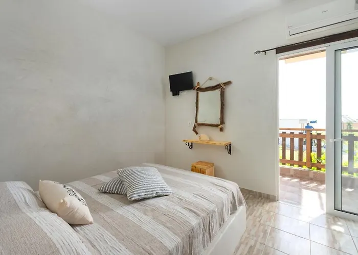 Christos And Family Guest house