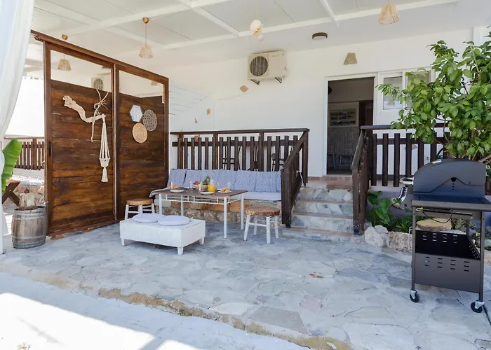 Christos And Family Guest house 3*