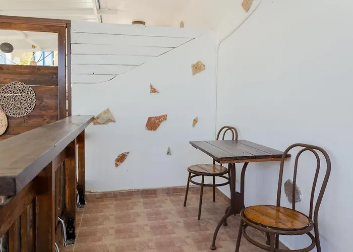 Christos And Family Guest house