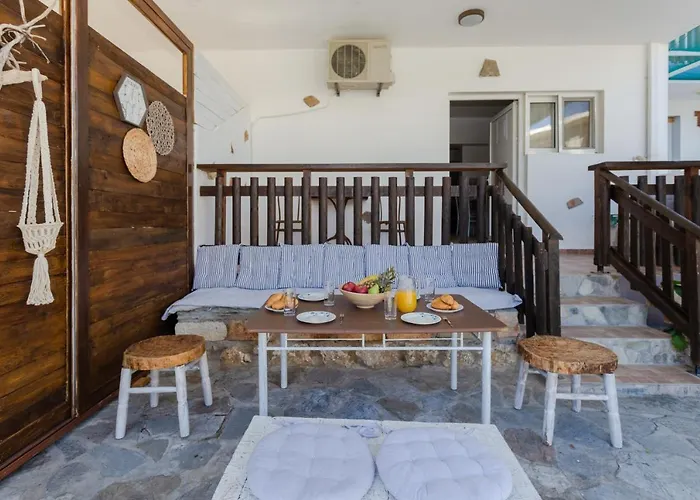 Christos And Family Guest house 3*