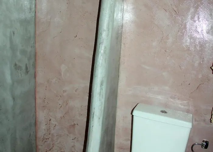 Christos And Family Guest house