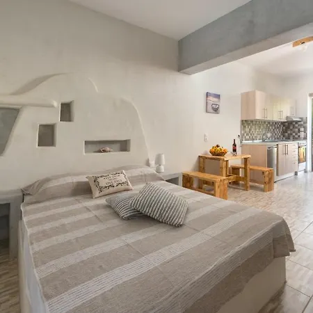 בית הארחה Christos And Family 3*