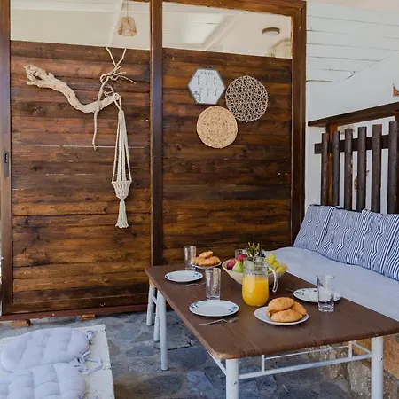 Christos And Family בית הארחה