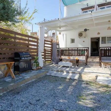 Christos Studios&family Pensión