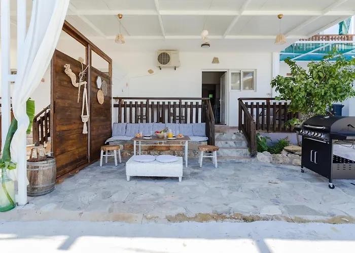 Christos Studios&family Pensión Stegna