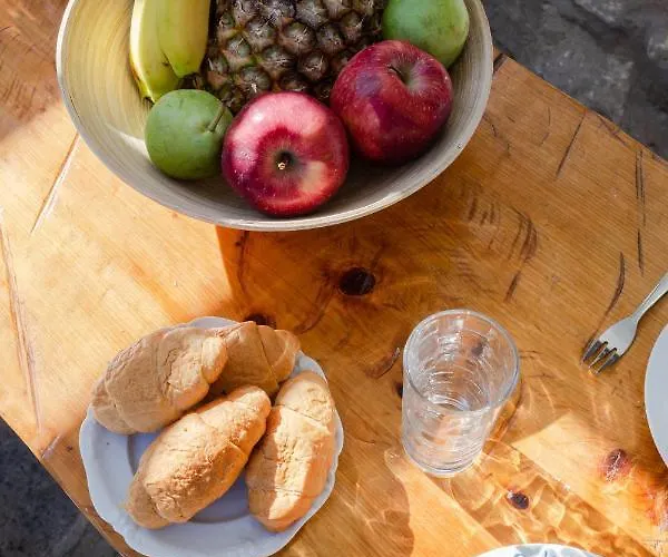 Christos And Family Konukevi