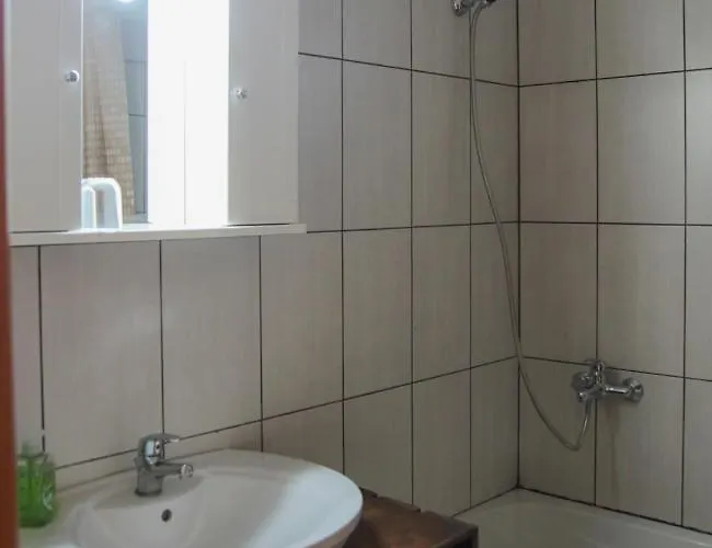 Christos Studios&family Pensión Stegna