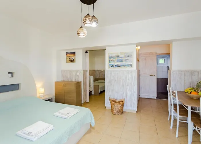 Pensión Christos Studios&family 3*