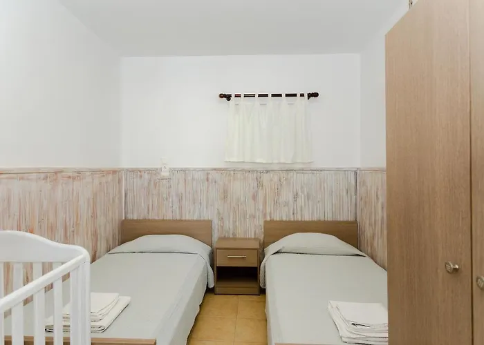 Christos Studios&family Pensión 3*