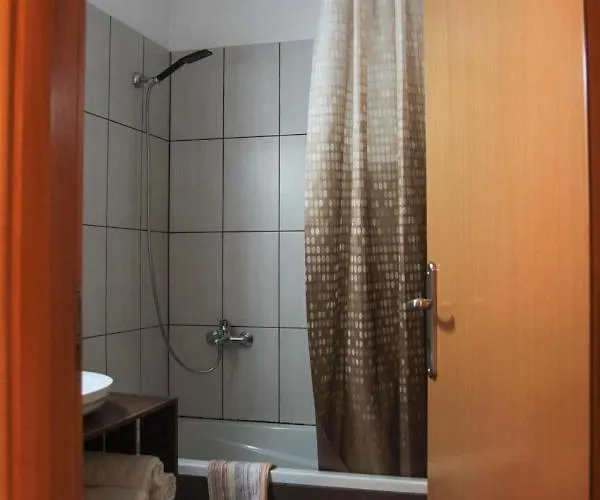 Pensión Christos Studios&family Stegna