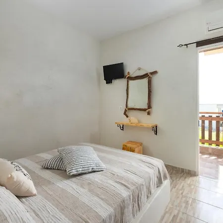 Christos Studios&family Pensión