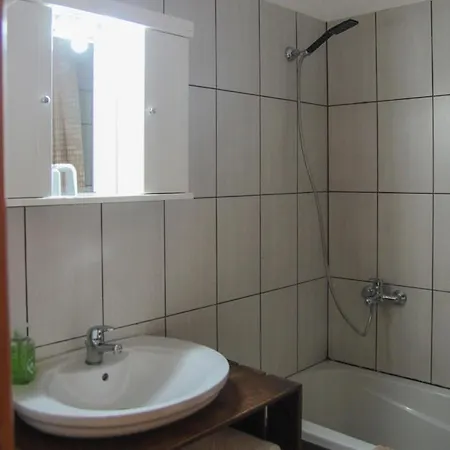 Christos And Family Gasthuis Stegna